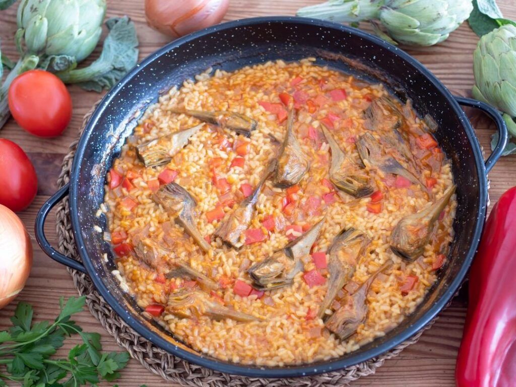 arroz con alcachofas y coquinas
