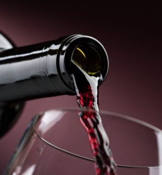 botella de vino y copa