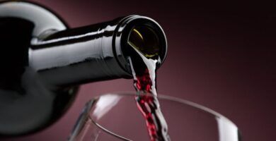botella de vino y copa
