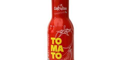 botella de zumo de tomate