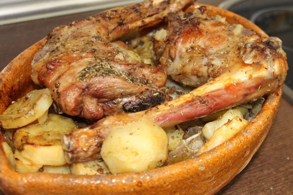 cabrito asado perfectamente dorado