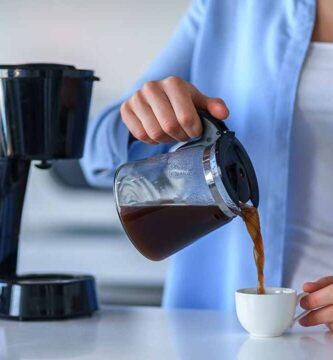 cafetera electrica con cafe