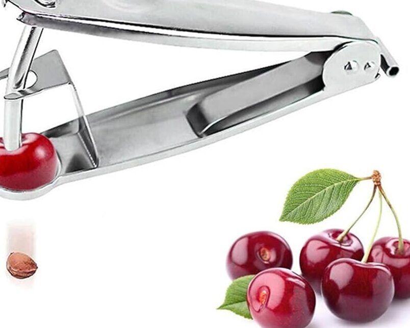 cerezas y herramientas de deshuesado