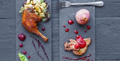 confit de pato y pera caramelizada