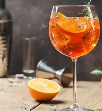 diversas bebidas con aperol