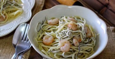 espaguetis con gulas y gambas
