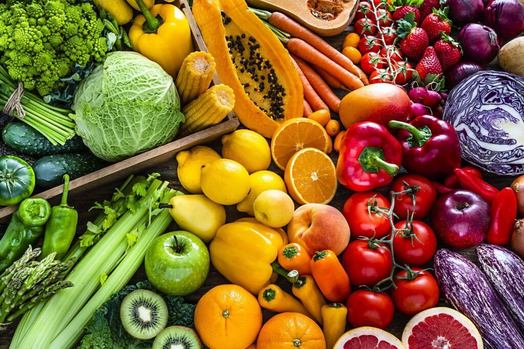 frutas y vegetales variados