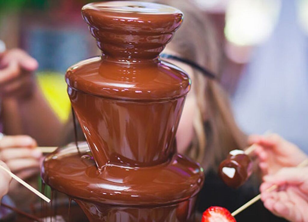 fuente de chocolate en funcionamiento