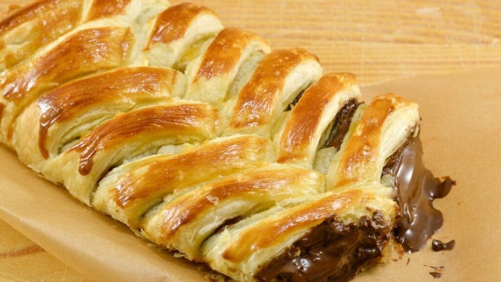 hojaldre relleno de chocolate