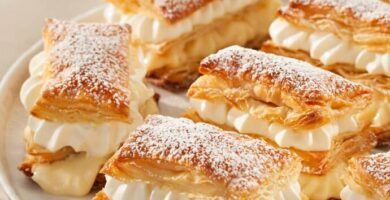 hojaldre relleno de crema pastelera y nata