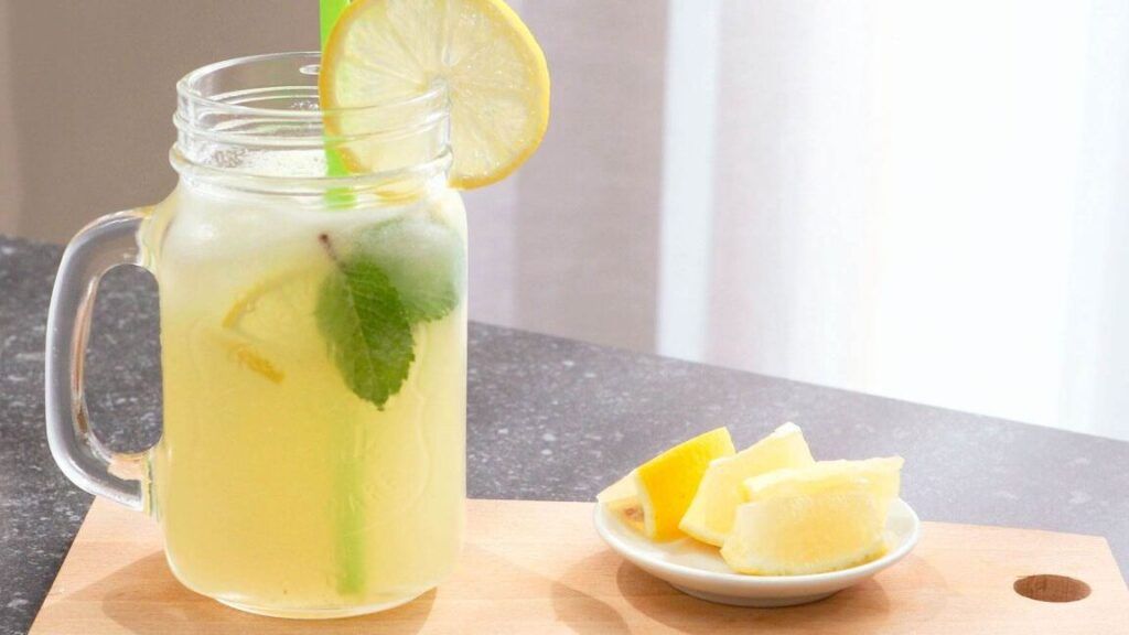 limonada de limones frescos