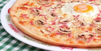 pizza crujiente y deliciosa