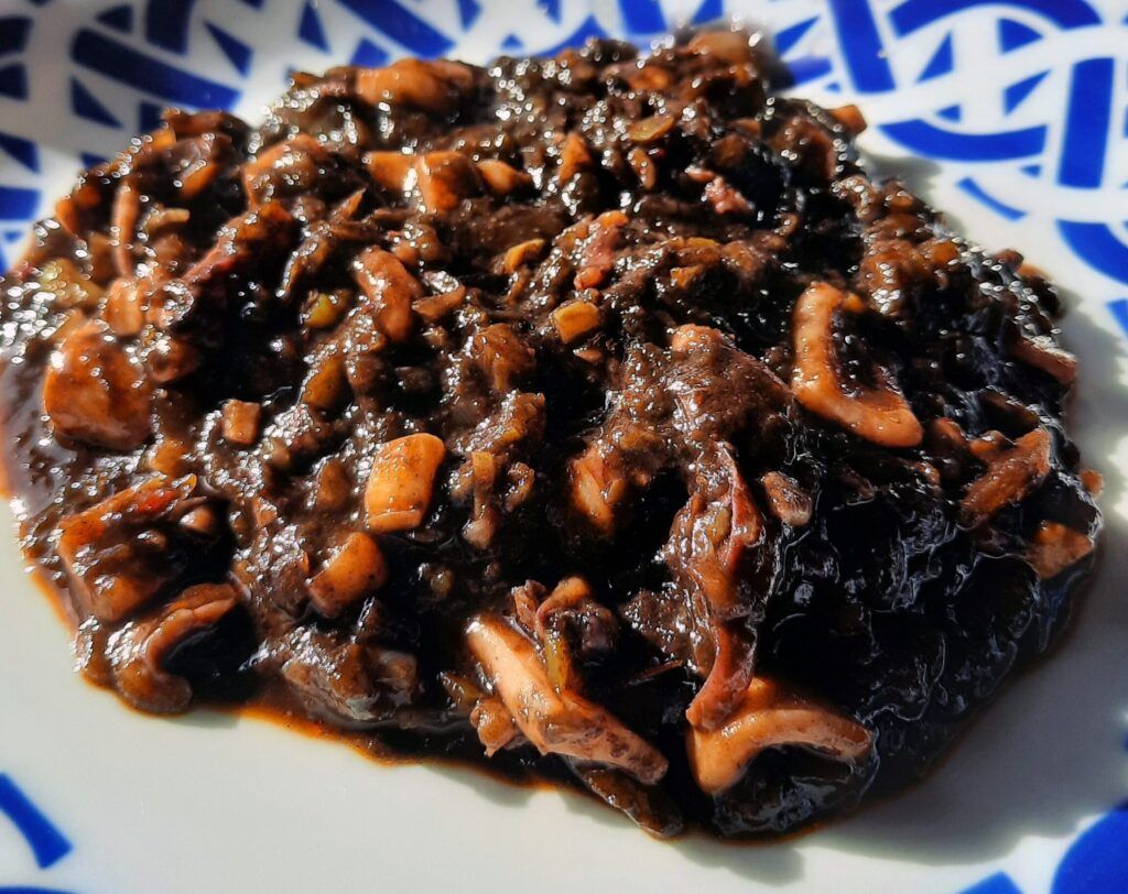 plato de chocos en su tinta