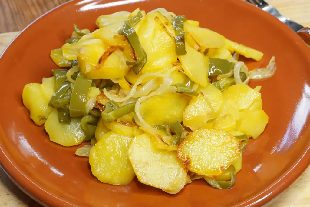 plato de patatas a lo pobre