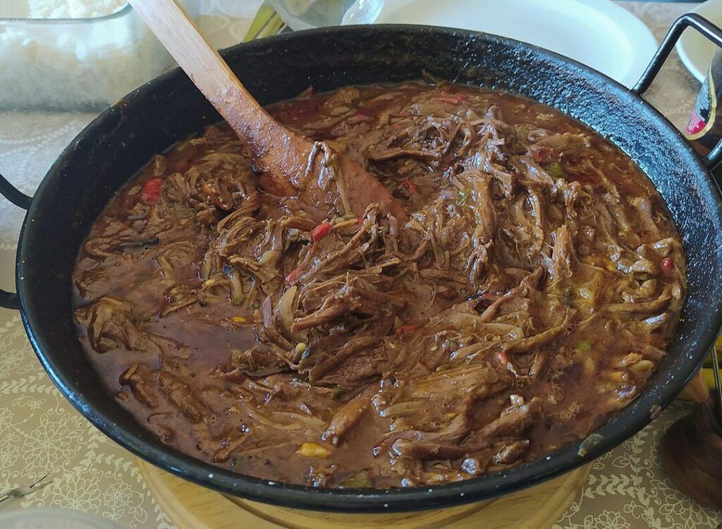 plato de ropa vieja