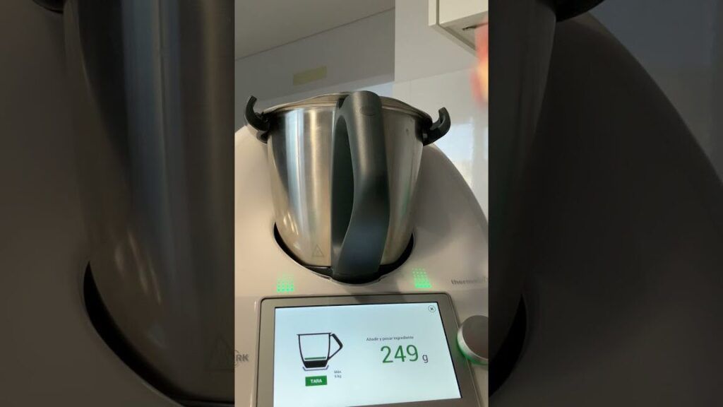 rallando queso en la thermomix