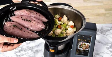 robot de cocina en funcionamiento