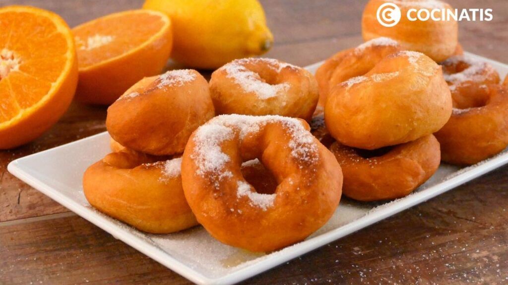 rosquillas de naranja recien horneadas