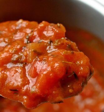 salsa de tomate casera en la nevera
