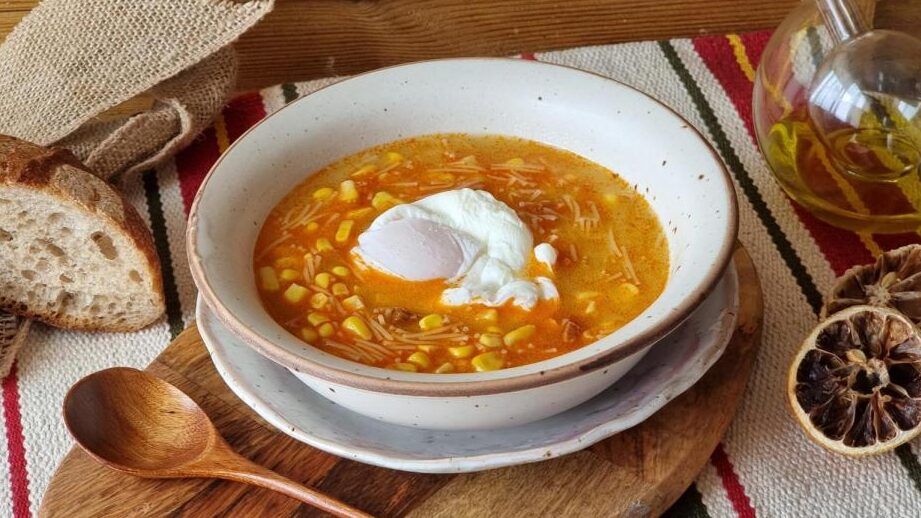 sopa de huevo casera