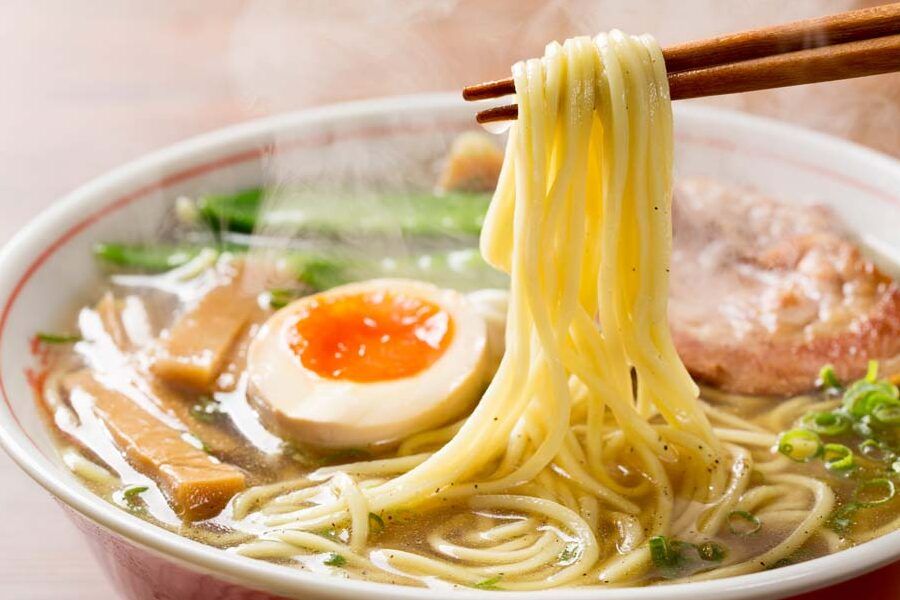 sopa de ramen japonesa