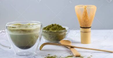 taza de te matcha con leche de coco
