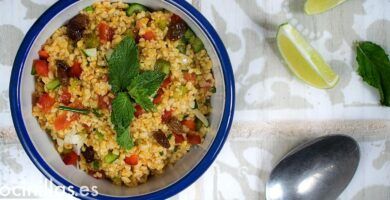 un plato de bulgur saludable